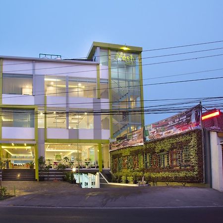 Fresh Hotel Sukabumi Eksteriør bilde